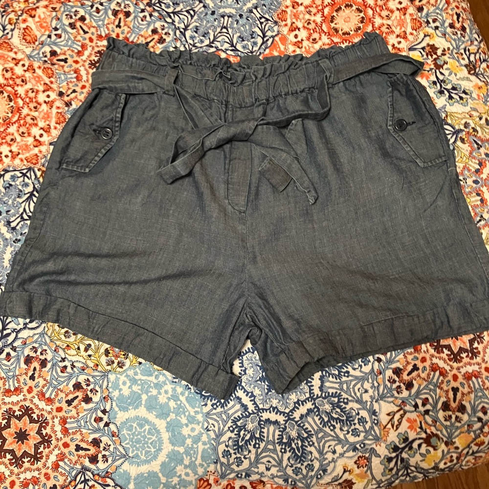 TRINA TURK chambray Serenity Short